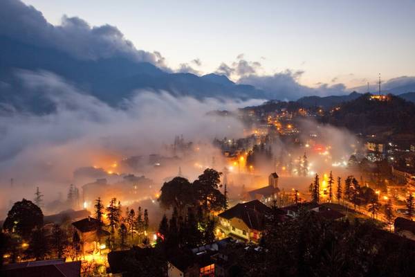 Sa Pa lung linh trong đêm.